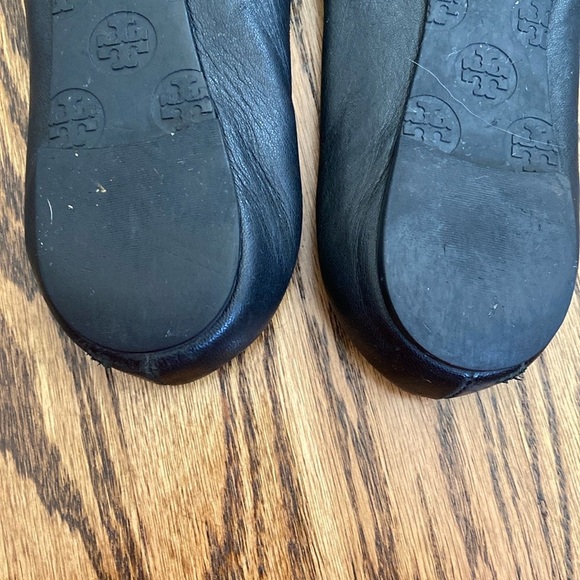 Black Tory Burch Reva ballet flats with silver logo. Good used condition - Picture 8 of 12
